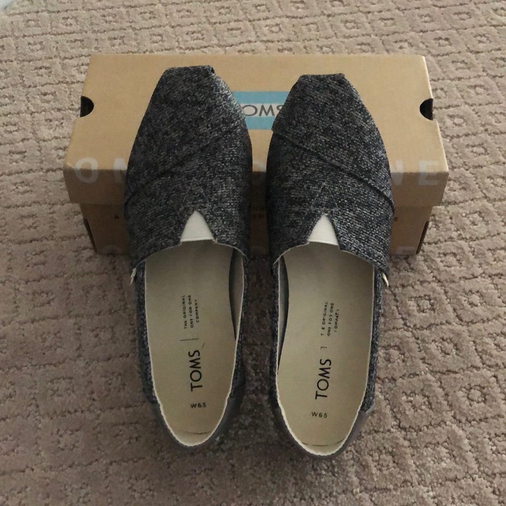 Toms textured woven shoe